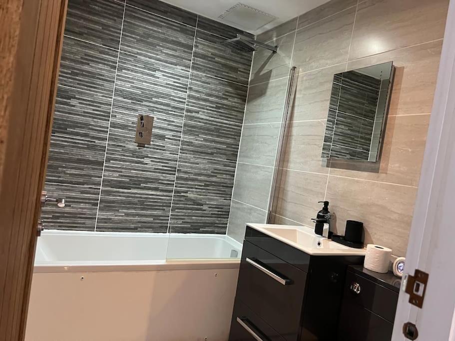Mathew Street 1 Bed Apt Sleeps 6 Liverpool Bagian luar foto