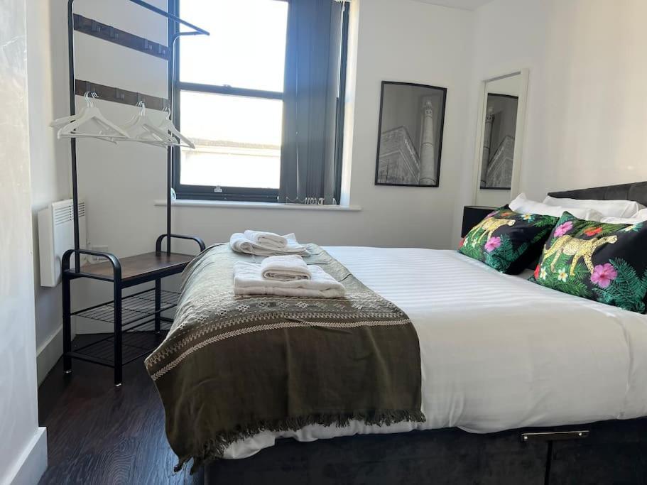 Mathew Street 1 Bed Apt Sleeps 6 Liverpool Bagian luar foto