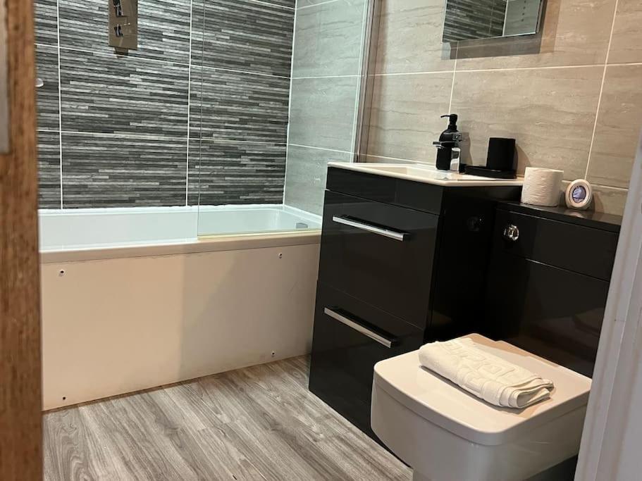 Mathew Street 1 Bed Apt Sleeps 6 Liverpool Bagian luar foto